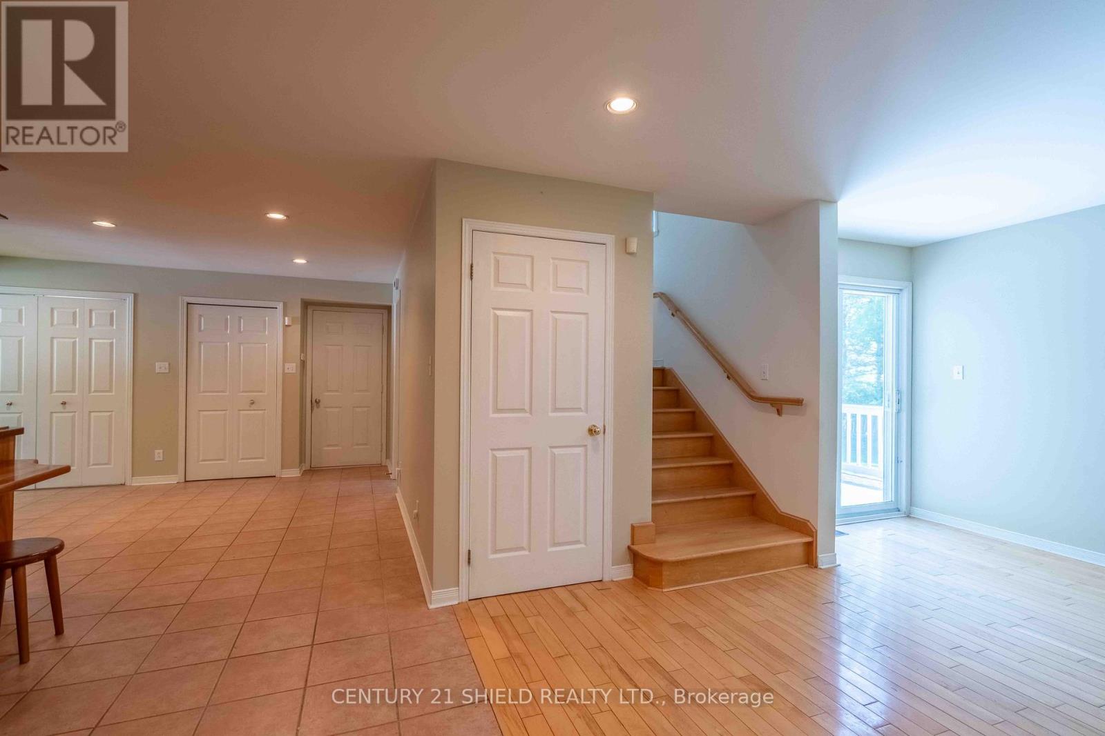 315 Eleventh Street E, Cornwall, Ontario  K6H 2Y6 - Photo 12 - X12434229