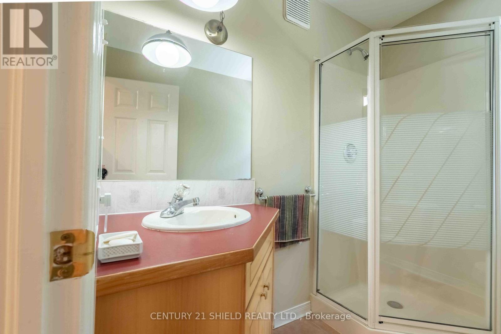 315 Eleventh Street E, Cornwall, Ontario  K6H 2Y6 - Photo 15 - X12434229