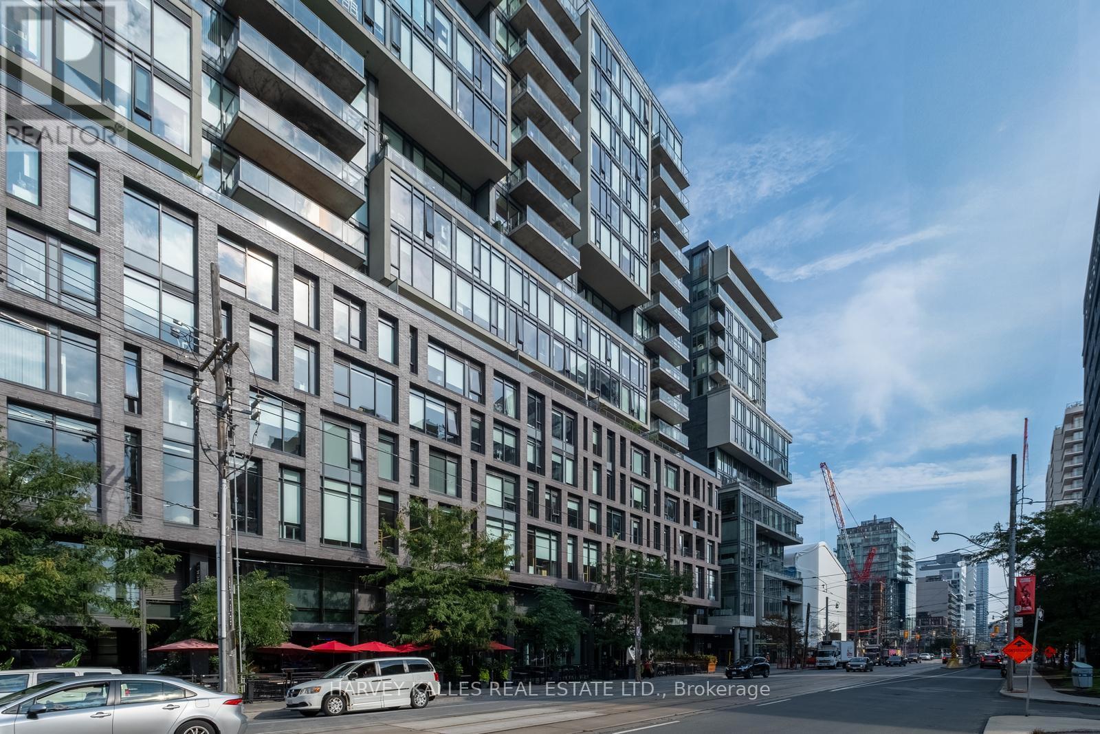 401 - 111 BATHURST STREET, Toronto, Ontario