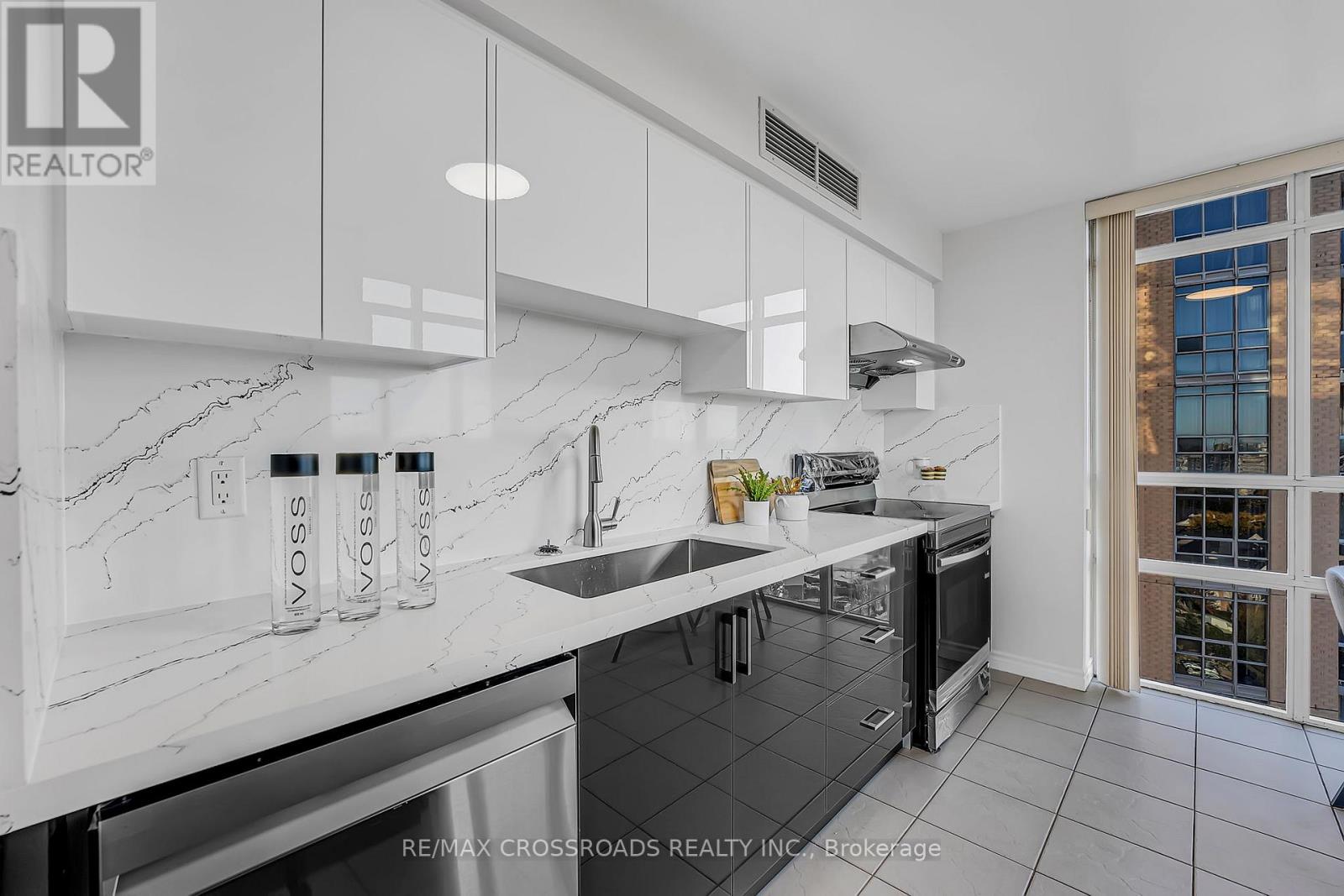 1307 - 8 Mondeo Drive, Toronto, Ontario  M1P 5C7 - Photo 14 - E12434068