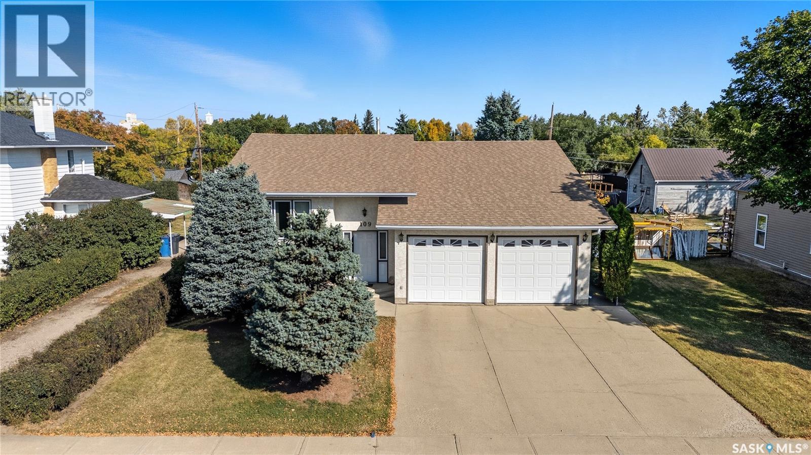 109 1st AVENUE E, Gravelbourg, Saskatchewan