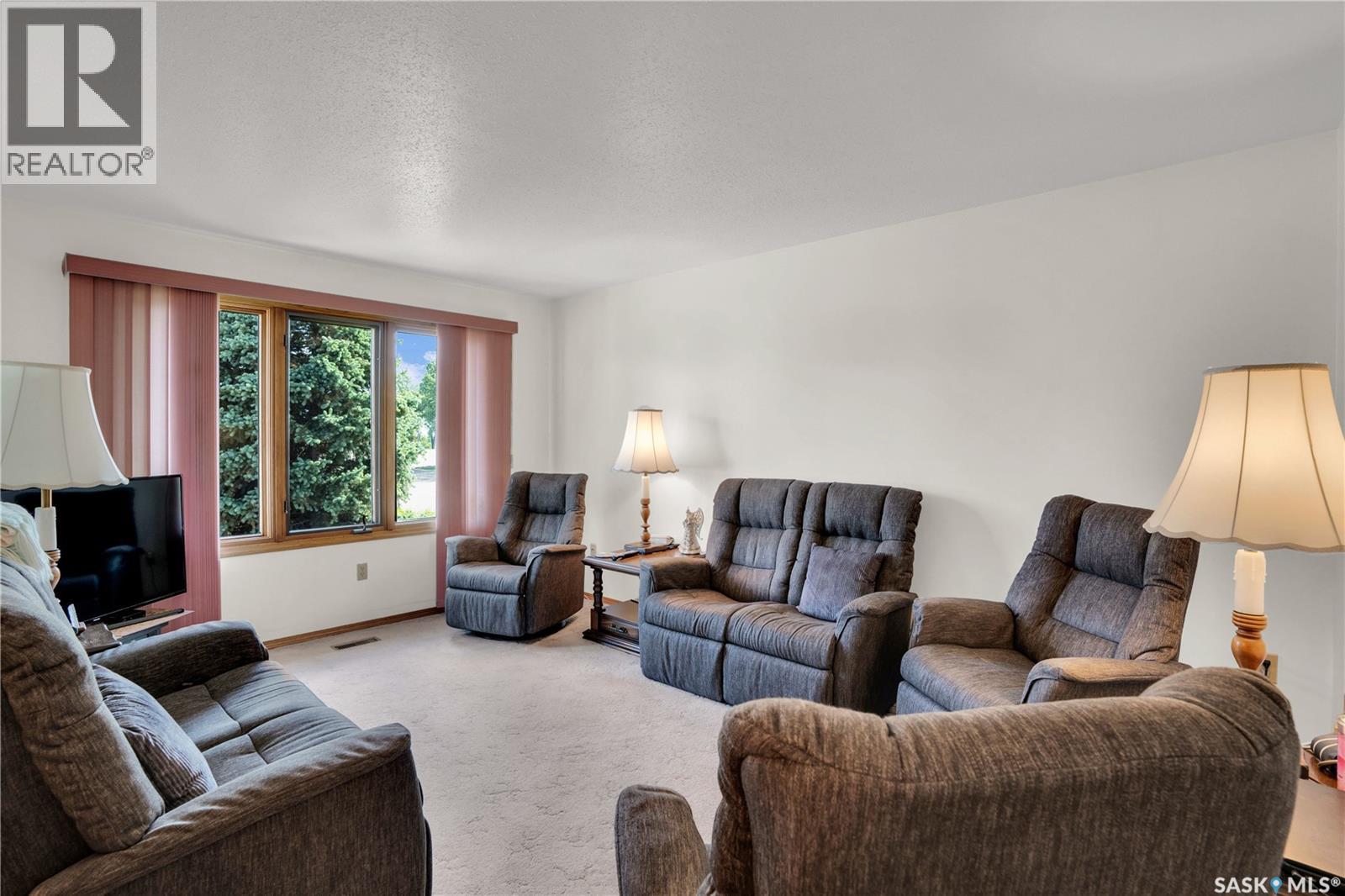 109 1st Avenue E, Gravelbourg, Saskatchewan  S0H 1X0 - Photo 9 - SK019363