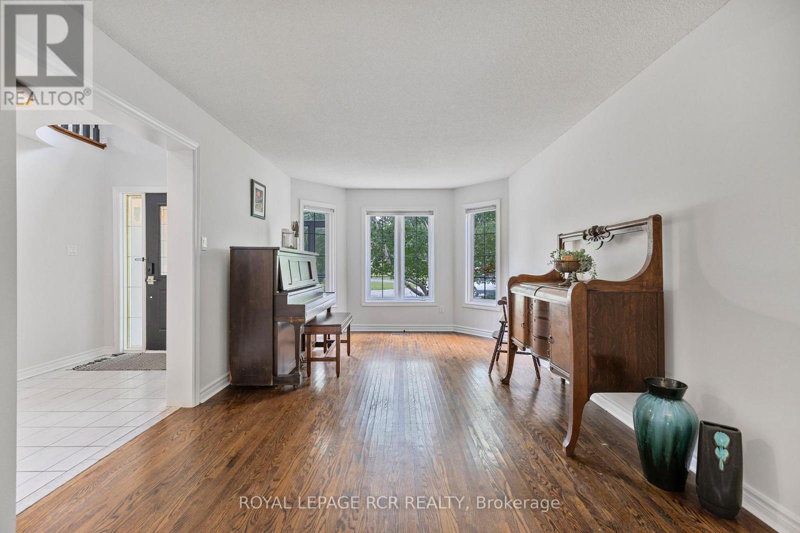 11 Litner Crescent, Georgina, Ontario  L4P 3V1 - Photo 15 - N12434066