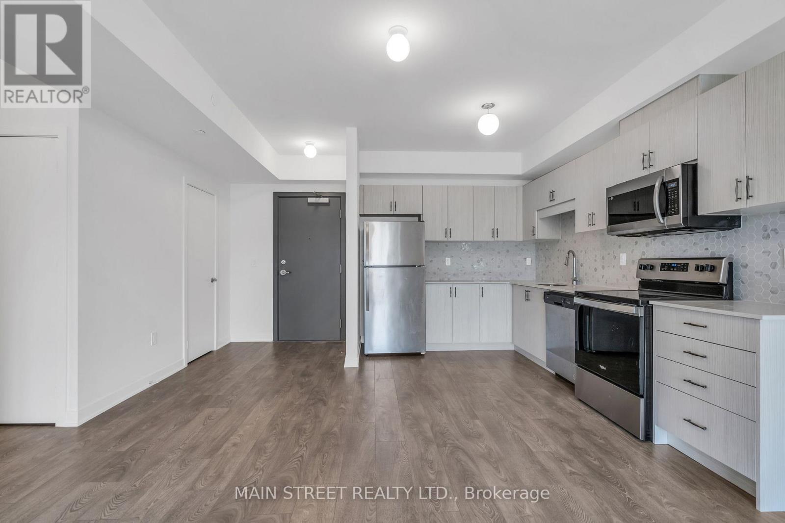 409 - 110 Grew Boulevard, Georgina, Ontario  L0E 1L0 - Photo 3 - N12434096
