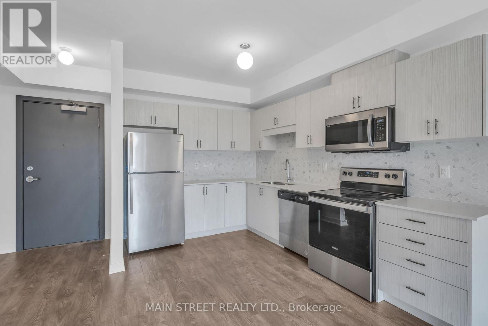409 - 110 Grew Boulevard, Georgina, Ontario  L0E 1L0 - Photo 4 - N12434096