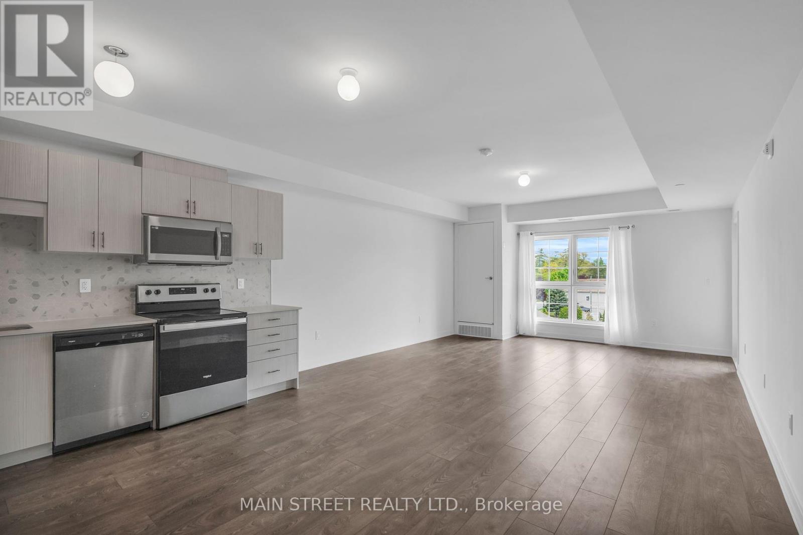409 - 110 Grew Boulevard, Georgina, Ontario  L0E 1L0 - Photo 5 - N12434096