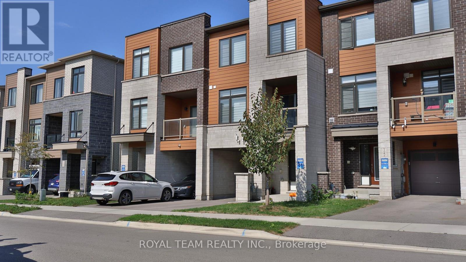 124 Bravo Lane, Newmarket, Ontario  L3X 0L2 - Photo 4 - N12434098