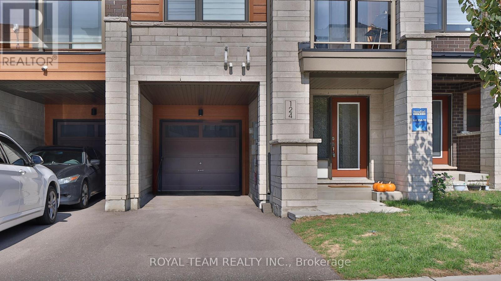 124 Bravo Lane, Newmarket, Ontario  L3X 0L2 - Photo 5 - N12434098
