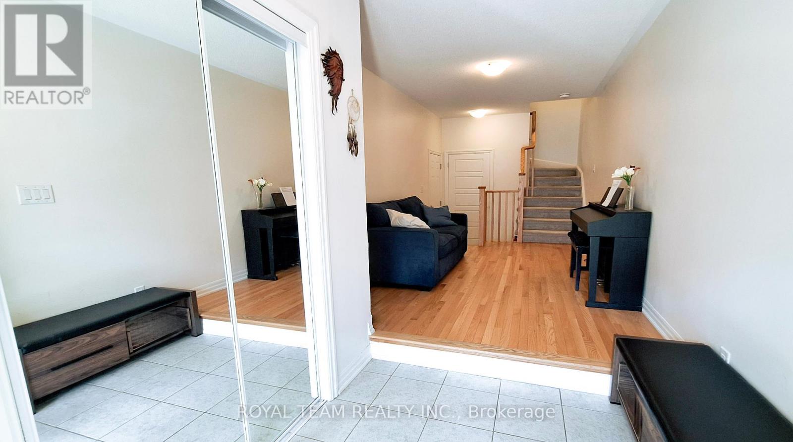 124 Bravo Lane, Newmarket, Ontario  L3X 0L2 - Photo 6 - N12434098