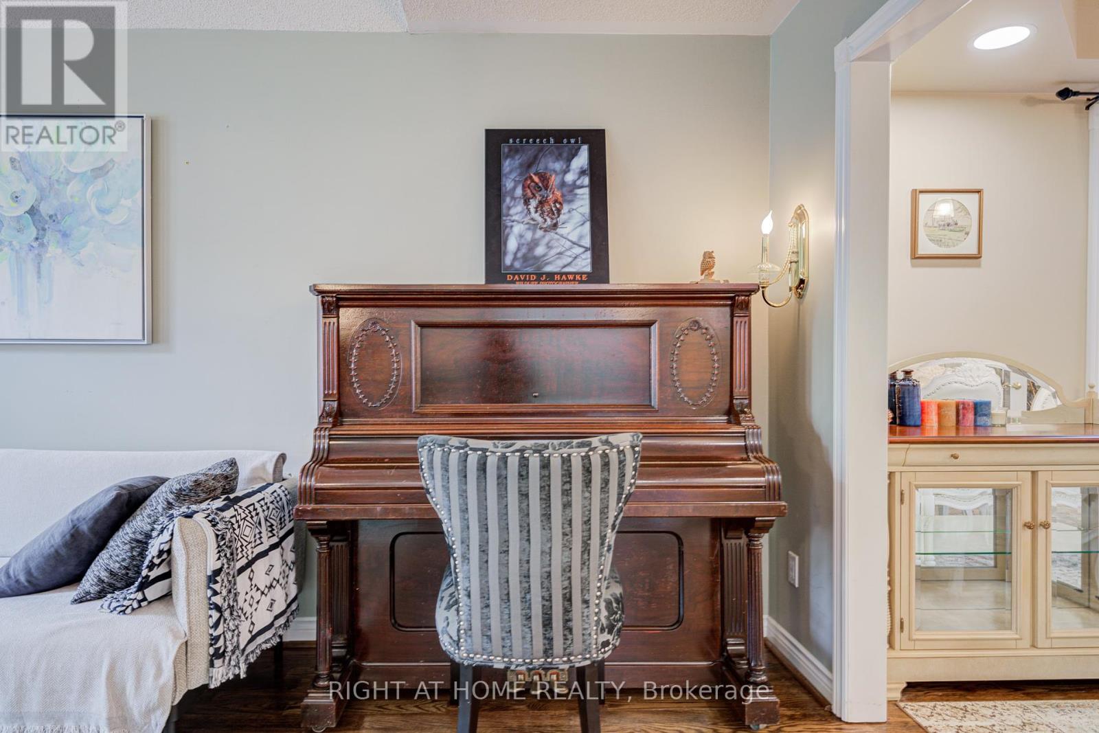 128 Carlyle Crescent, Aurora, Ontario  L4G 6P7 - Photo 11 - N12434128