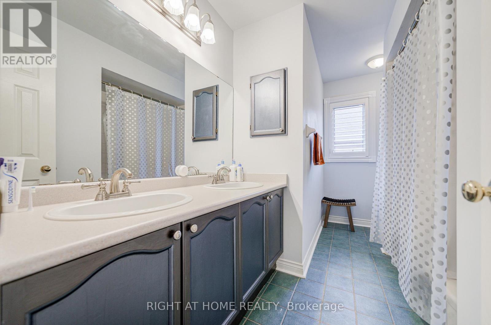 128 Carlyle Crescent, Aurora, Ontario  L4G 6P7 - Photo 43 - N12434128