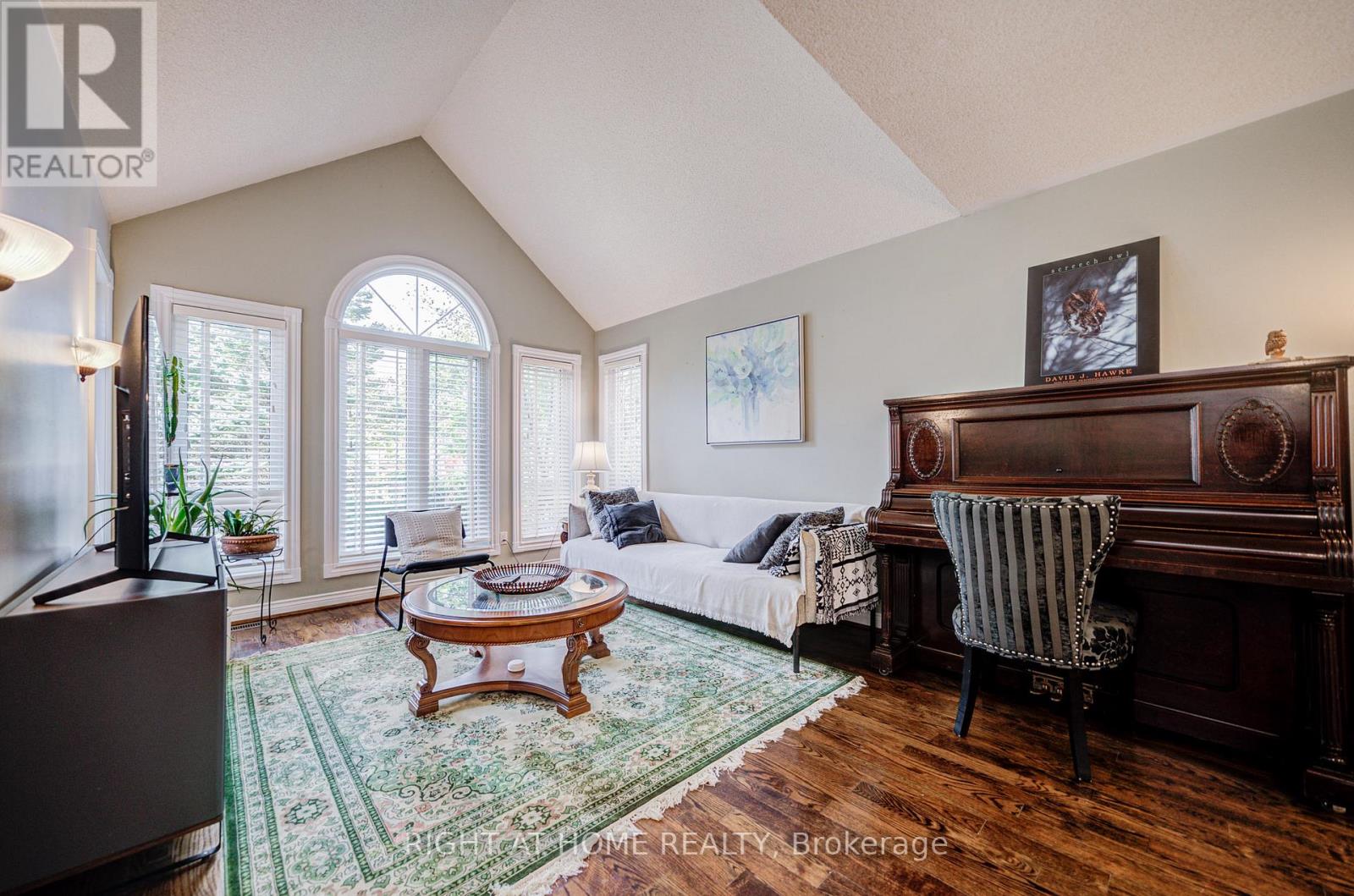 128 Carlyle Crescent, Aurora, Ontario  L4G 6P7 - Photo 9 - N12434128