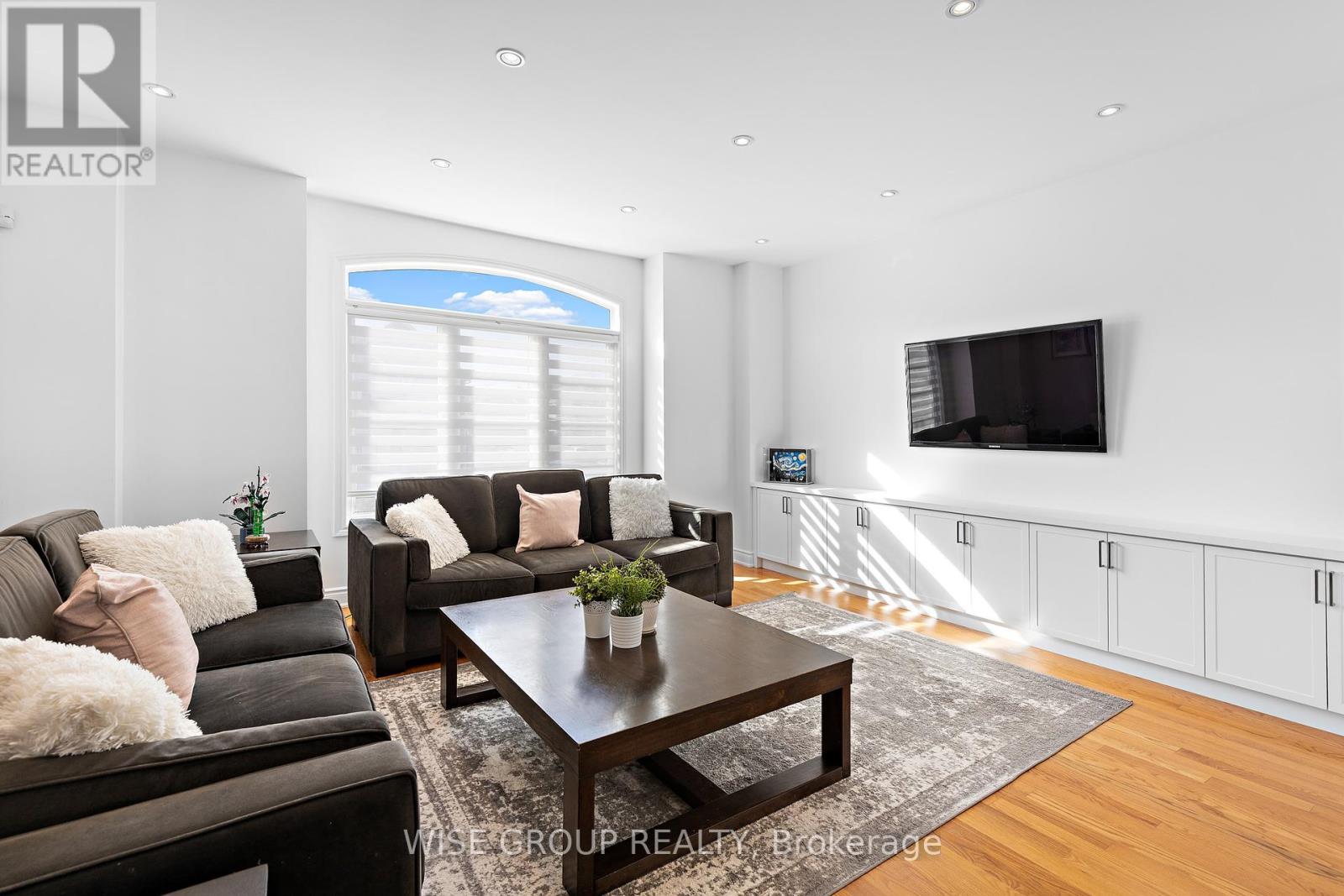 52 Mintwood Road, Vaughan, Ontario  L4J 9C3 - Photo 3 - N12434167