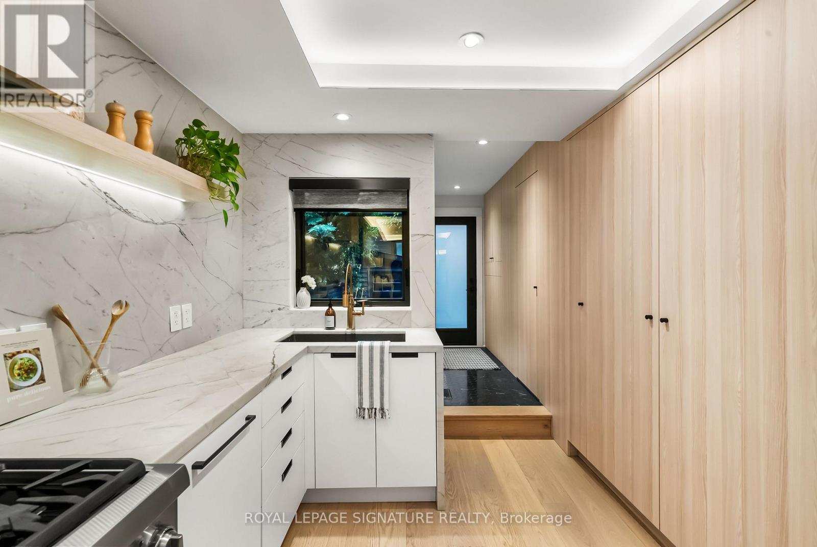 820 Palmerston Avenue, Toronto, Ontario  M6G 2R9 - Photo 14 - C12434259