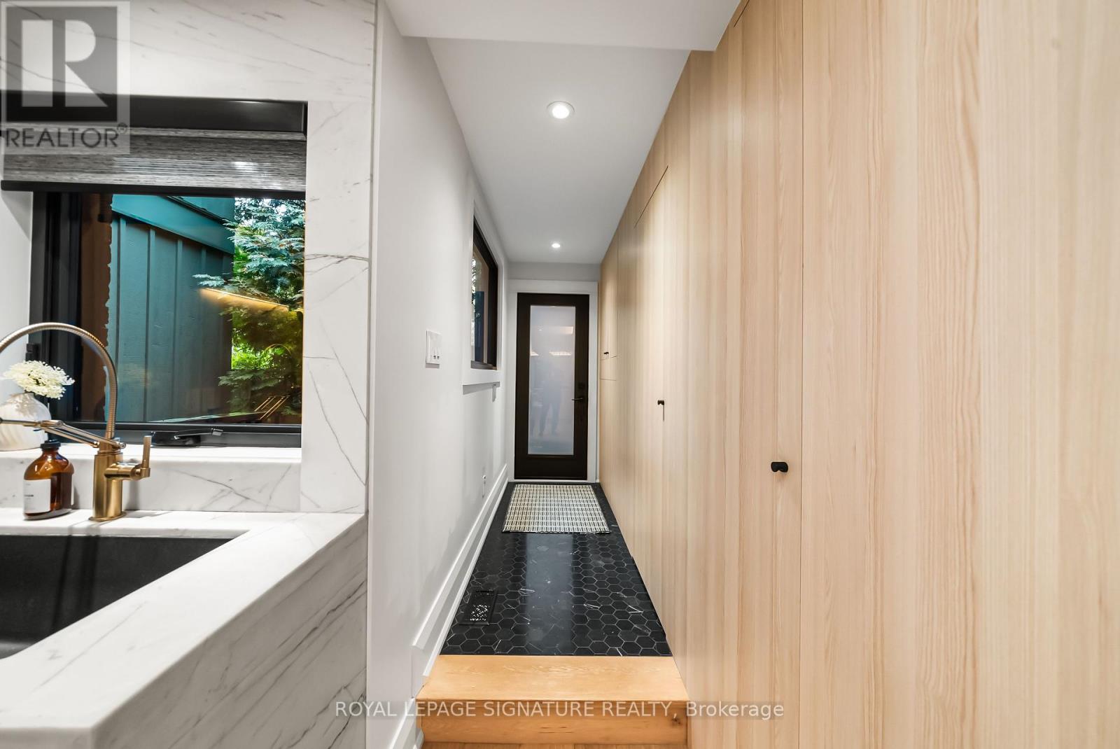 820 Palmerston Avenue, Toronto, Ontario  M6G 2R9 - Photo 16 - C12434259