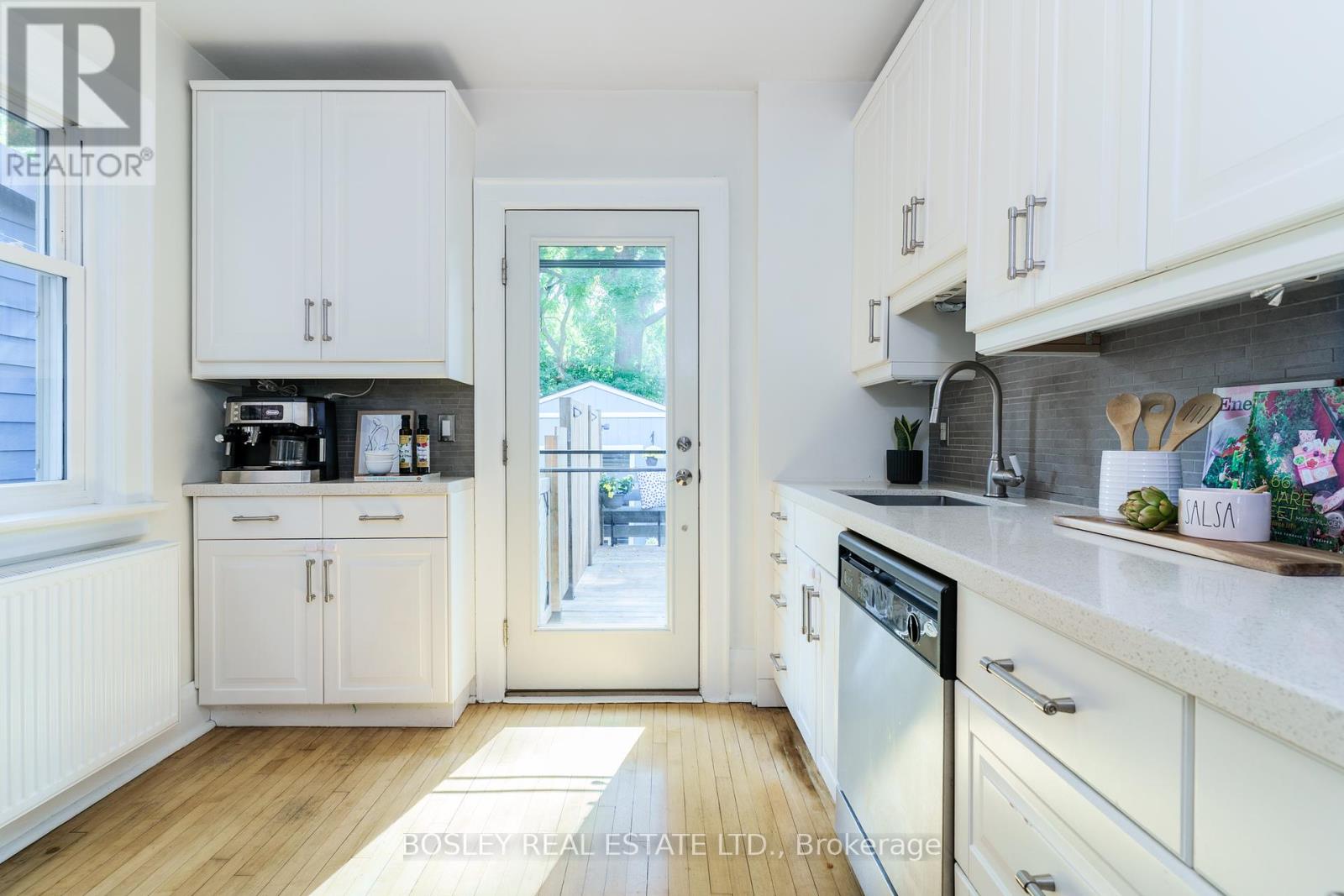 43 Eastwood Road, Toronto, Ontario  M4L 2C6 - Photo 13 - E12434205
