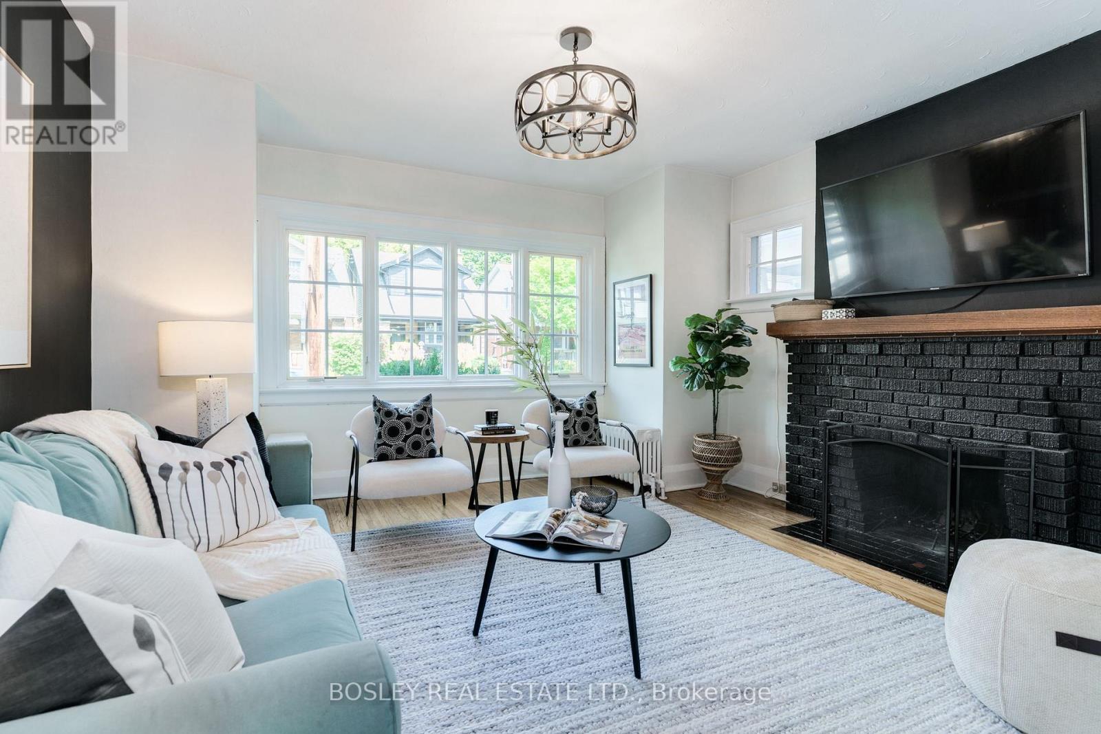 43 Eastwood Road, Toronto, Ontario  M4L 2C6 - Photo 3 - E12434205