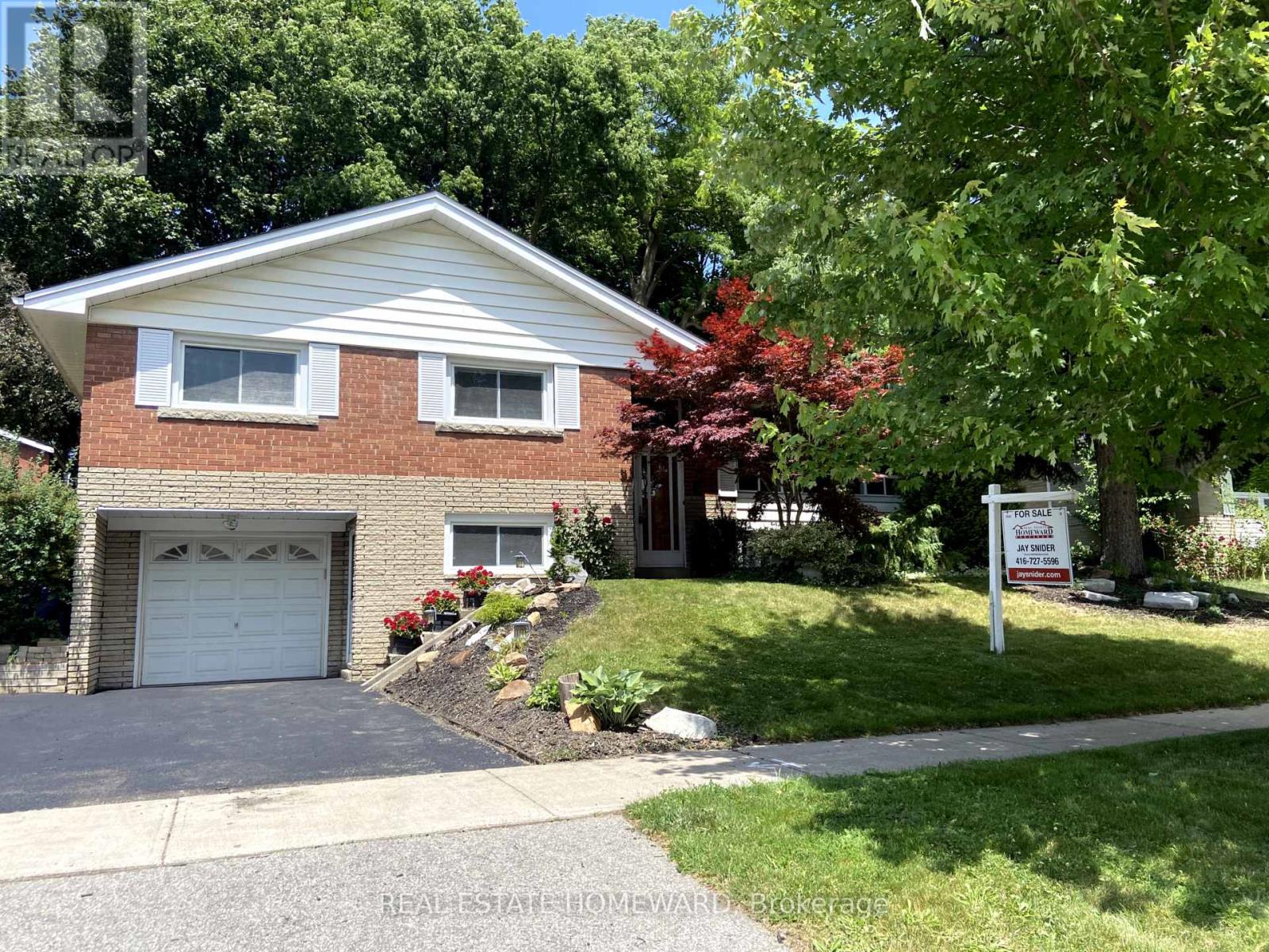 8 BURNVIEW CRESCENT, Toronto, Ontario