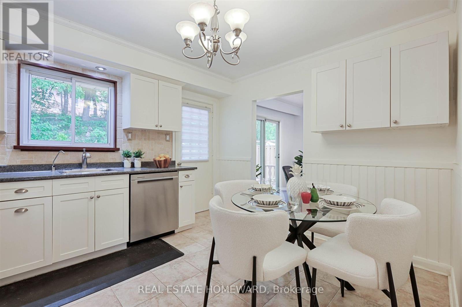 8 Burnview Crescent, Toronto, Ontario  M1H 1B5 - Photo 10 - E12434236