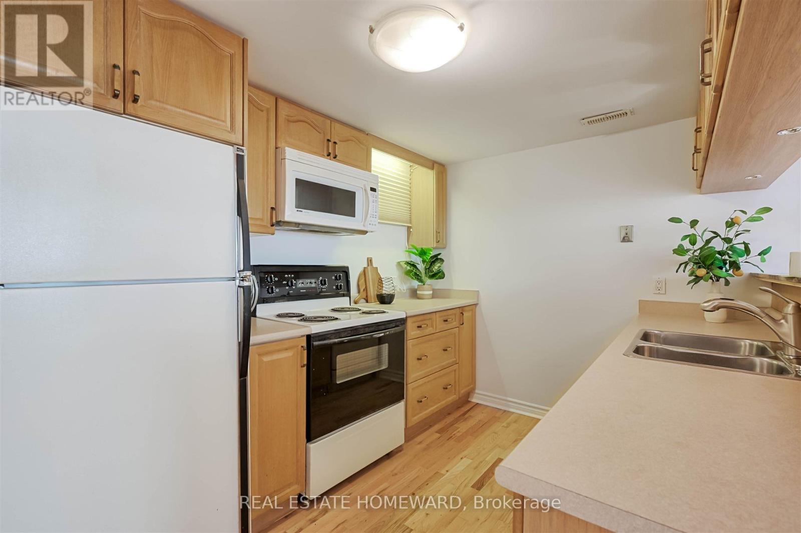 8 Burnview Crescent, Toronto, Ontario  M1H 1B5 - Photo 24 - E12434236