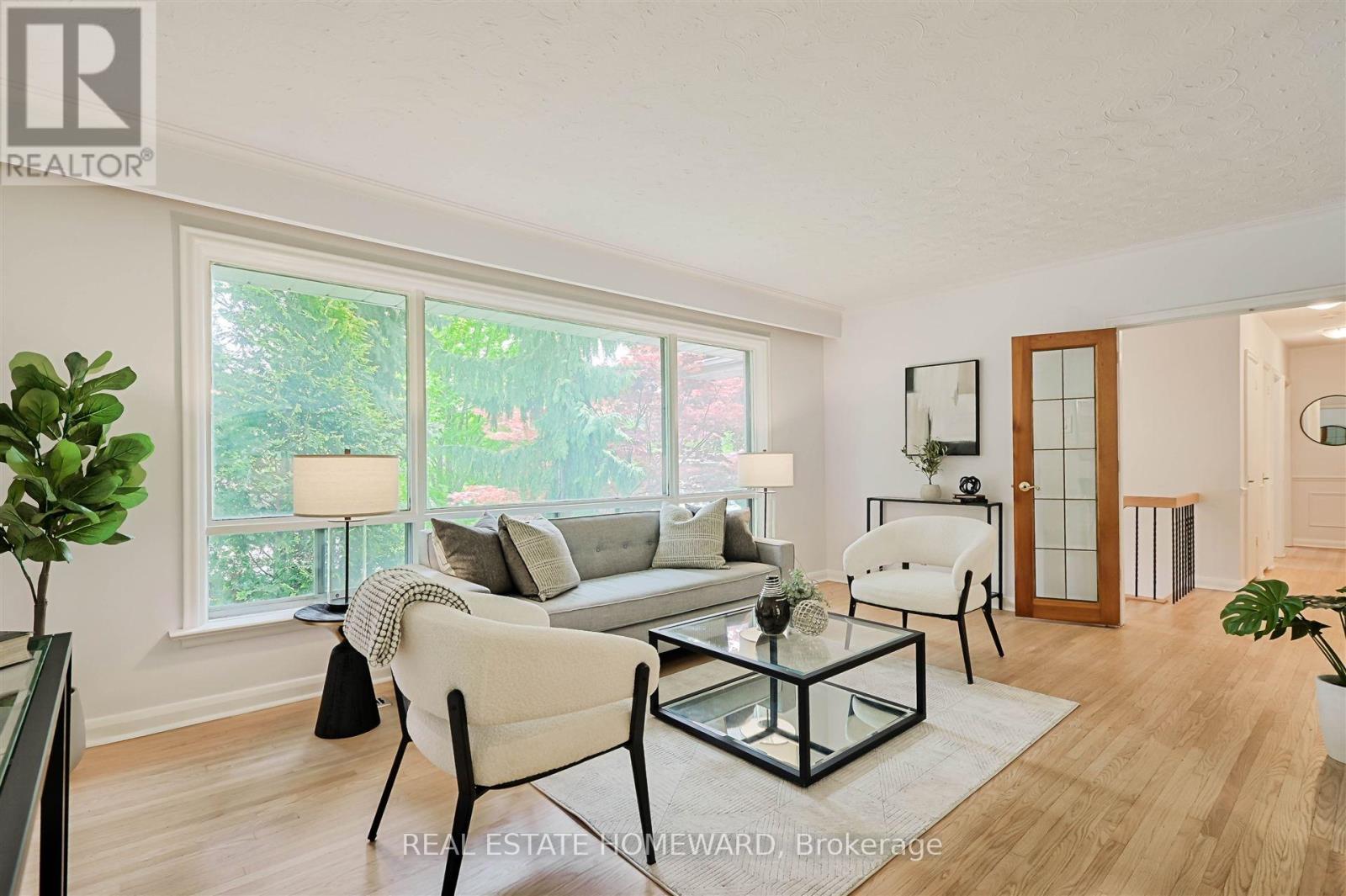 8 Burnview Crescent, Toronto, Ontario  M1H 1B5 - Photo 3 - E12434236