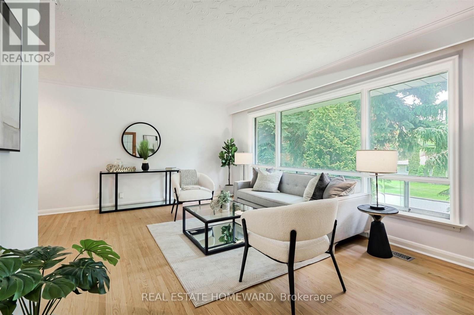 8 Burnview Crescent, Toronto, Ontario  M1H 1B5 - Photo 4 - E12434236
