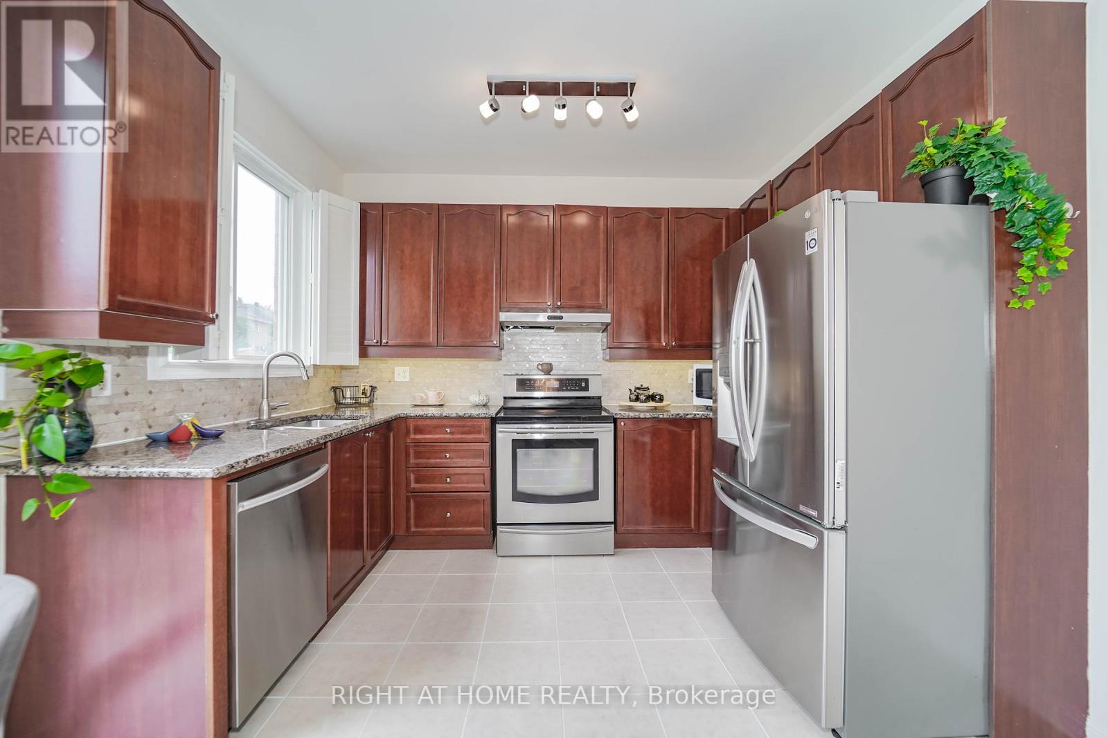 180 Raponi Circle, Toronto, Ontario  M1X 2C8 - Photo 18 - E12434273