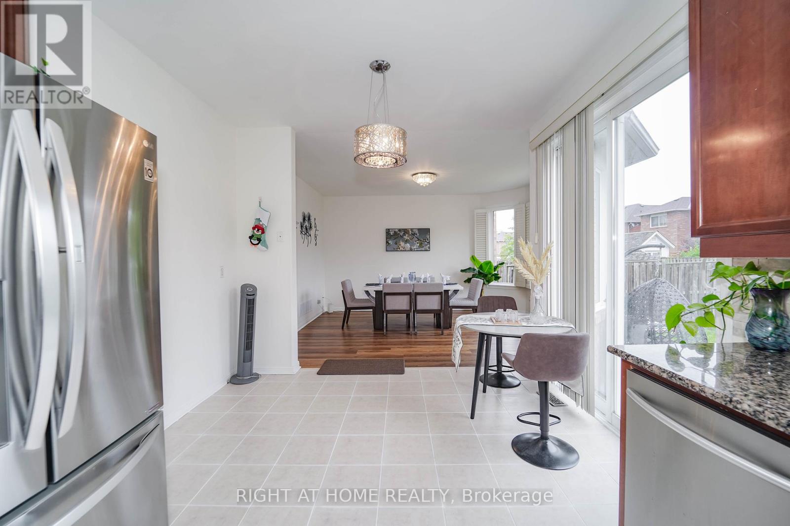 180 Raponi Circle, Toronto, Ontario  M1X 2C8 - Photo 19 - E12434273