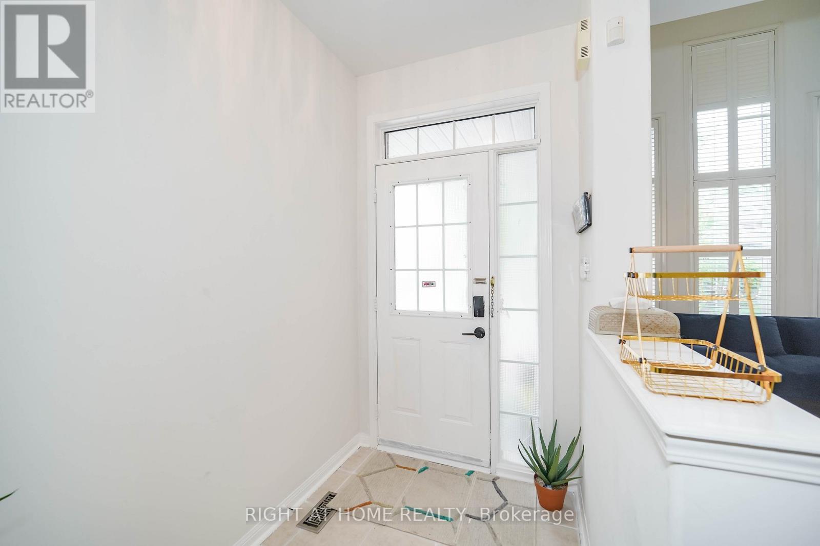 180 Raponi Circle, Toronto, Ontario  M1X 2C8 - Photo 4 - E12434273