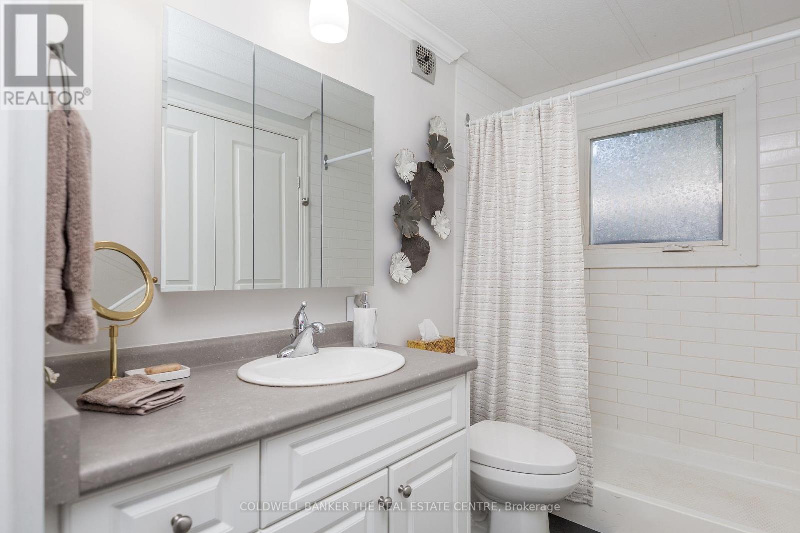 18 Broadway Avenue, Innisfil, Ontario  L9S 1M7 - Photo 24 - N12434228