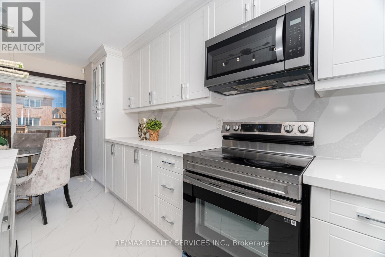 3 Napoleon Crescent, Brampton, Ontario  L6P 3K6 - Photo 11 - W12434042