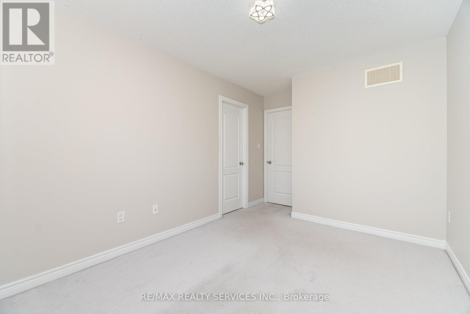 3 Napoleon Crescent, Brampton, Ontario  L6P 3K6 - Photo 27 - W12434042