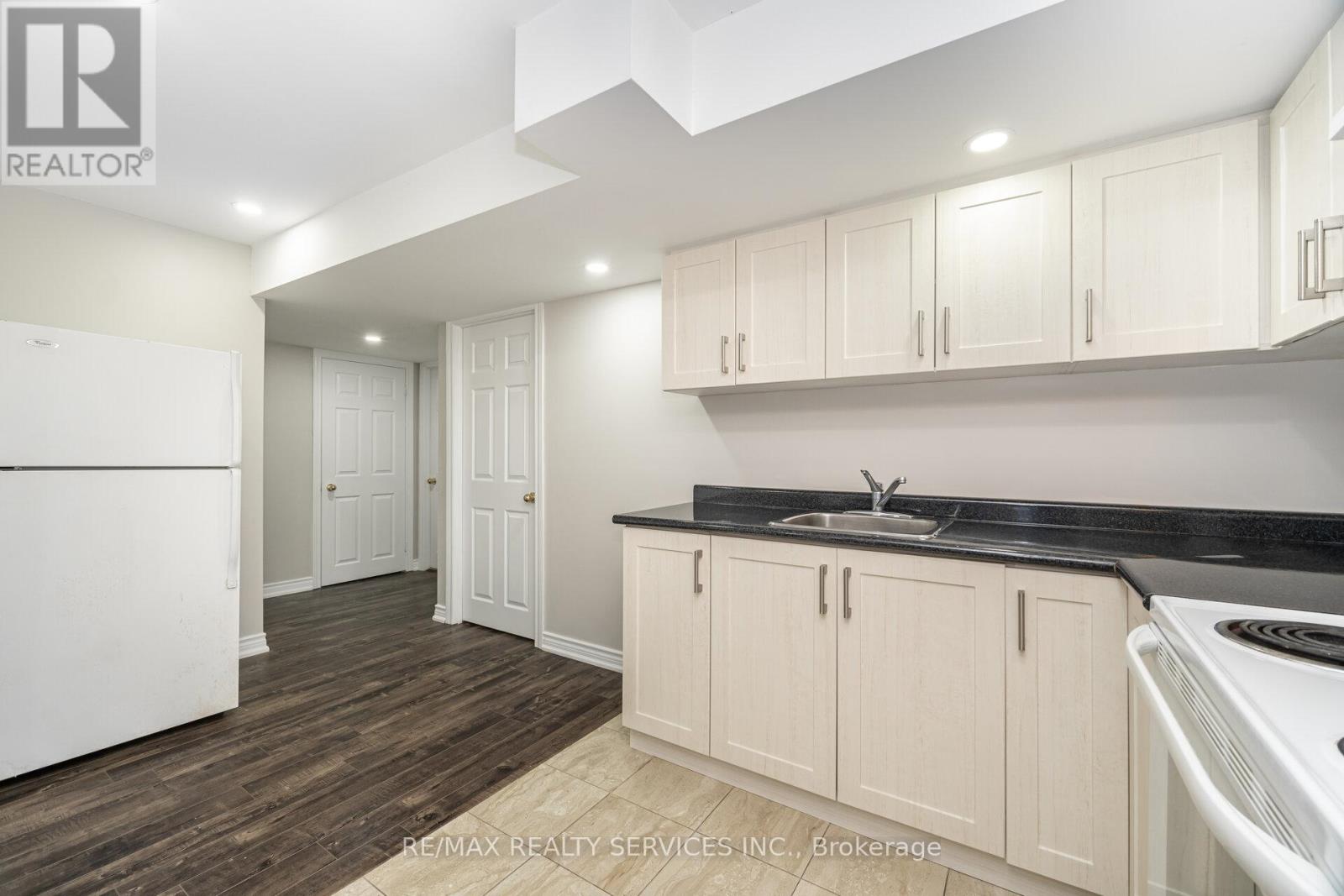 3 Napoleon Crescent, Brampton, Ontario  L6P 3K6 - Photo 36 - W12434042