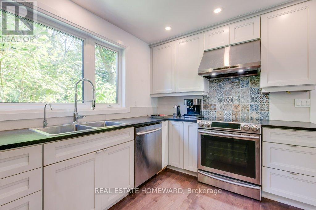 180 Ellis Avenue, Toronto, Ontario  M6S 2X2 - Photo 11 - W12434054