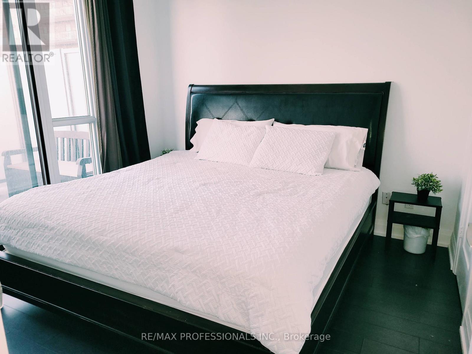 411 - 56 Annie Craig Drive, Toronto, Ontario  M8V 0C4 - Photo 8 - W12434115