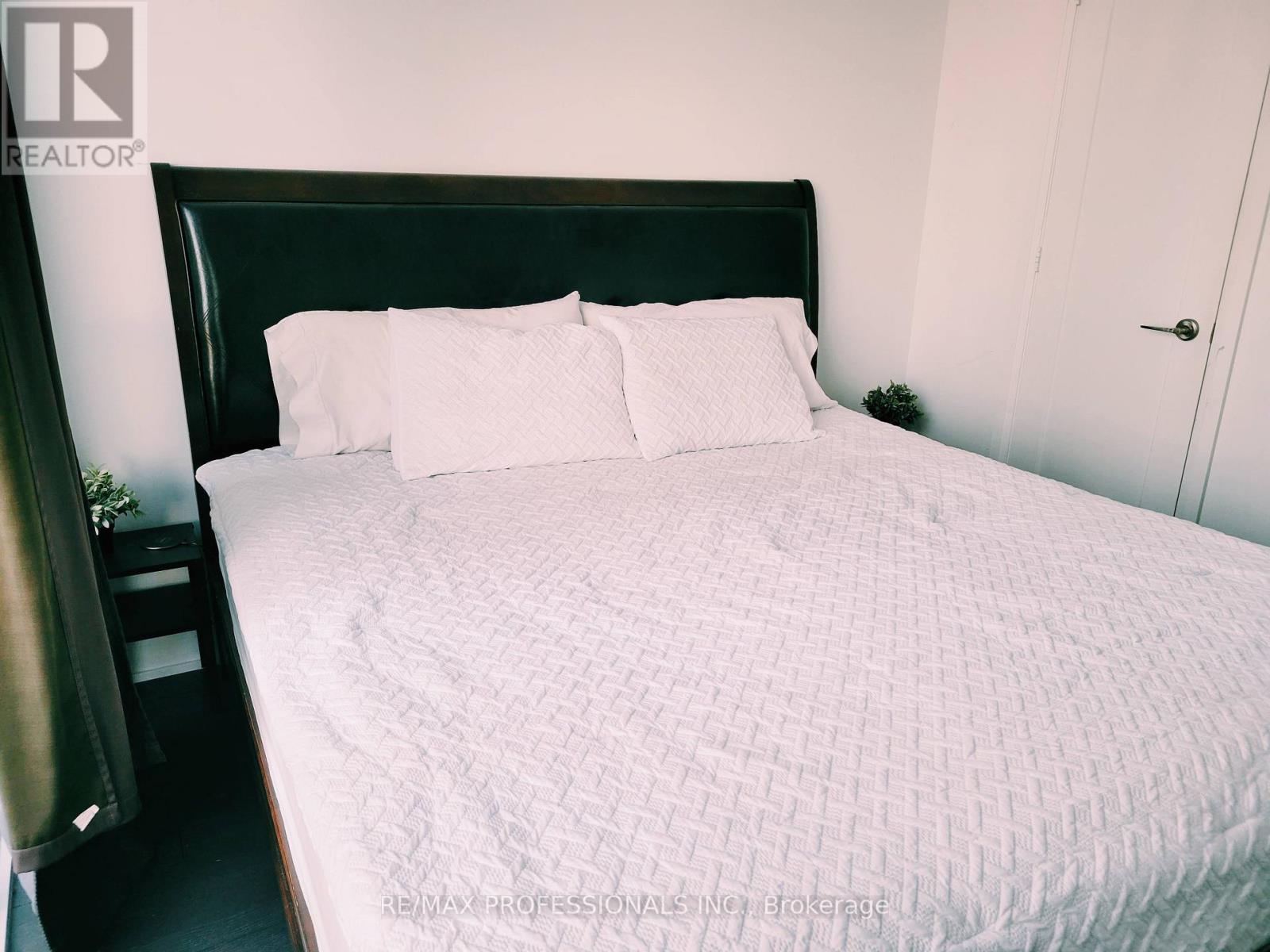 411 - 56 Annie Craig Drive, Toronto, Ontario  M8V 0C4 - Photo 9 - W12434115