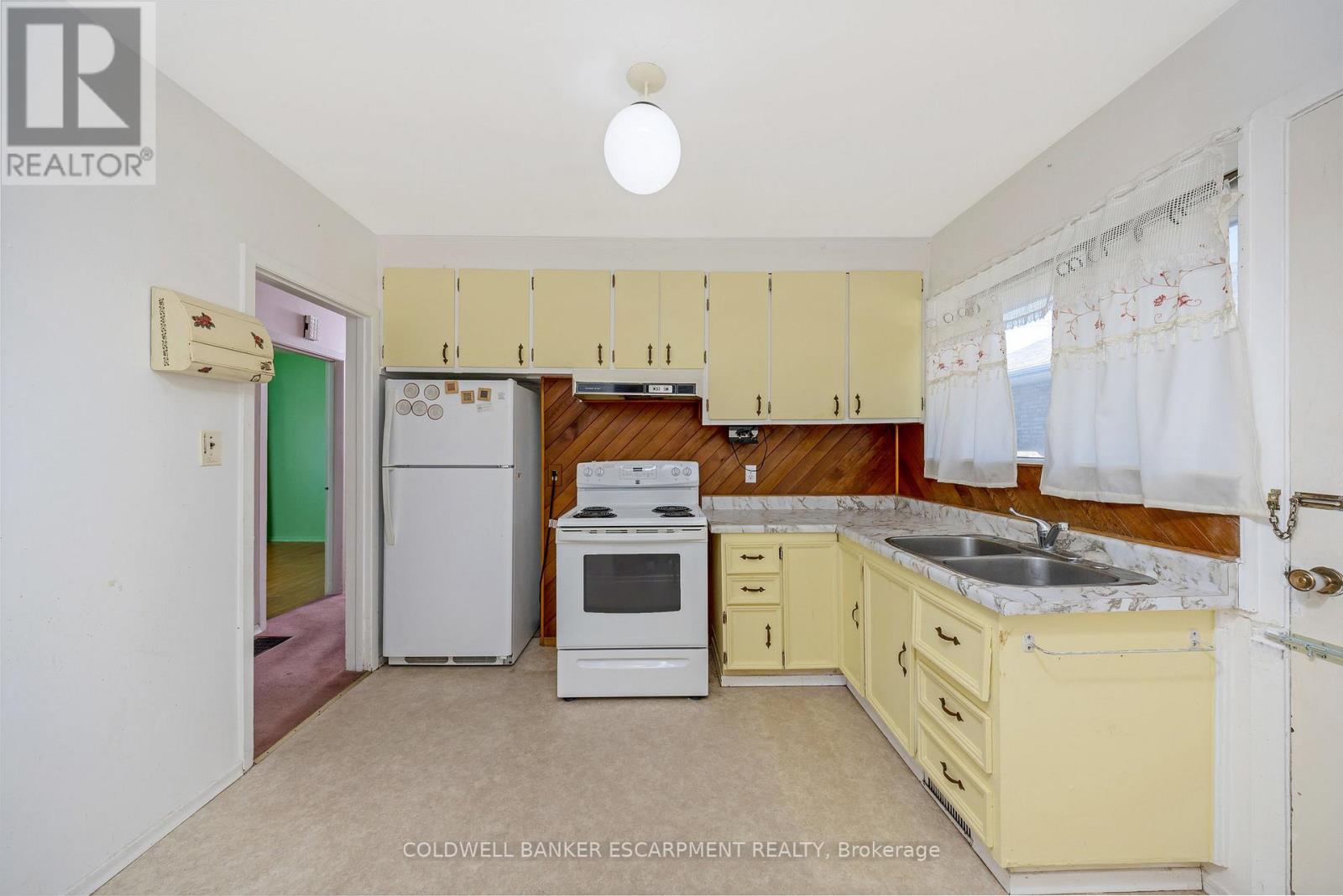 96 Churchill Road, Halton Hills, Ontario  L7J 2J4 - Photo 11 - W12434169