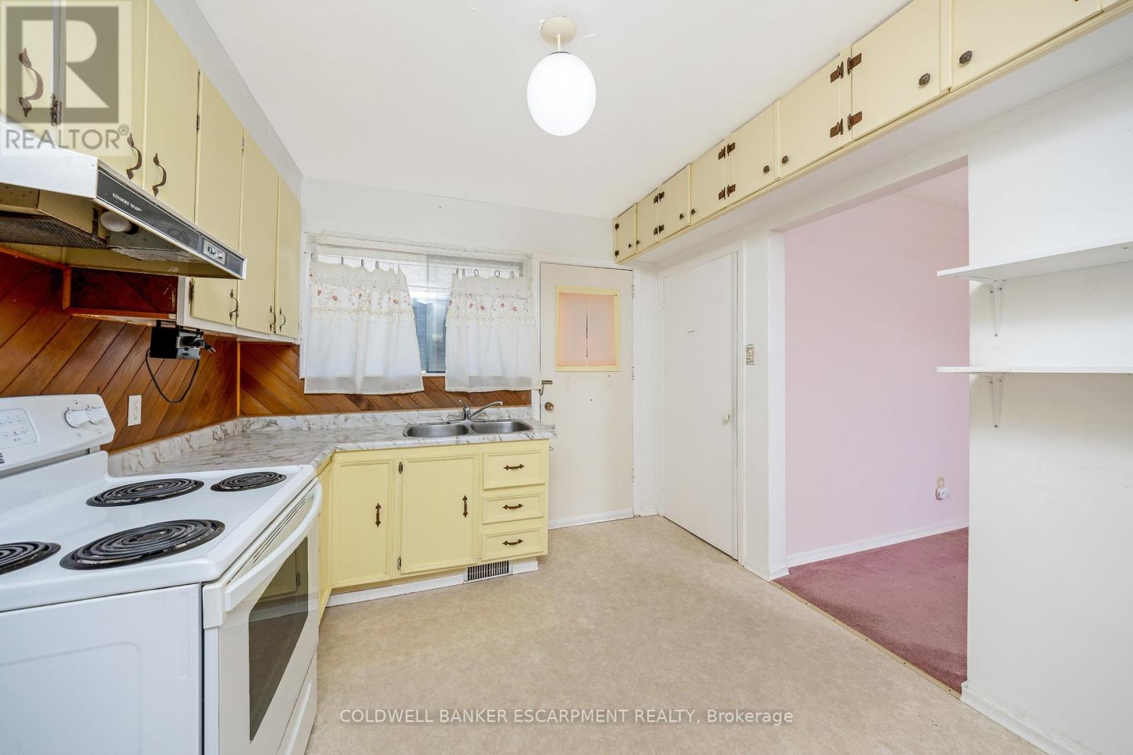 96 Churchill Road, Halton Hills, Ontario  L7J 2J4 - Photo 13 - W12434169