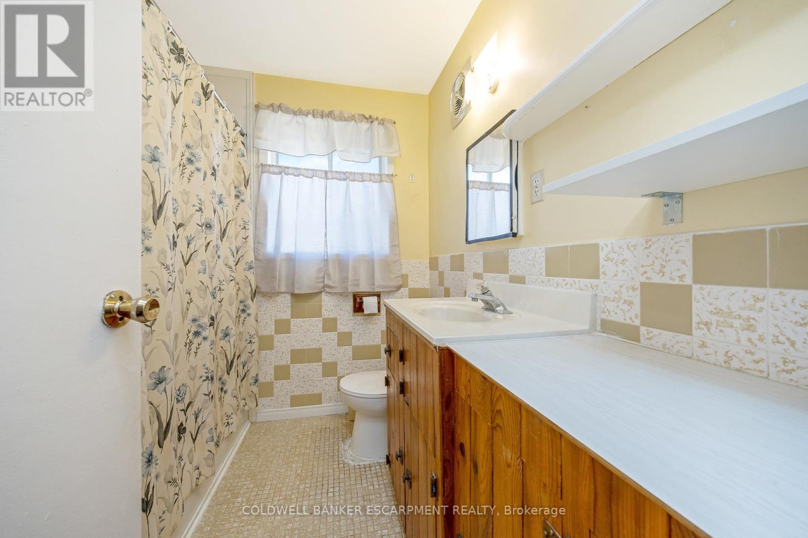 96 Churchill Road, Halton Hills, Ontario  L7J 2J4 - Photo 16 - W12434169