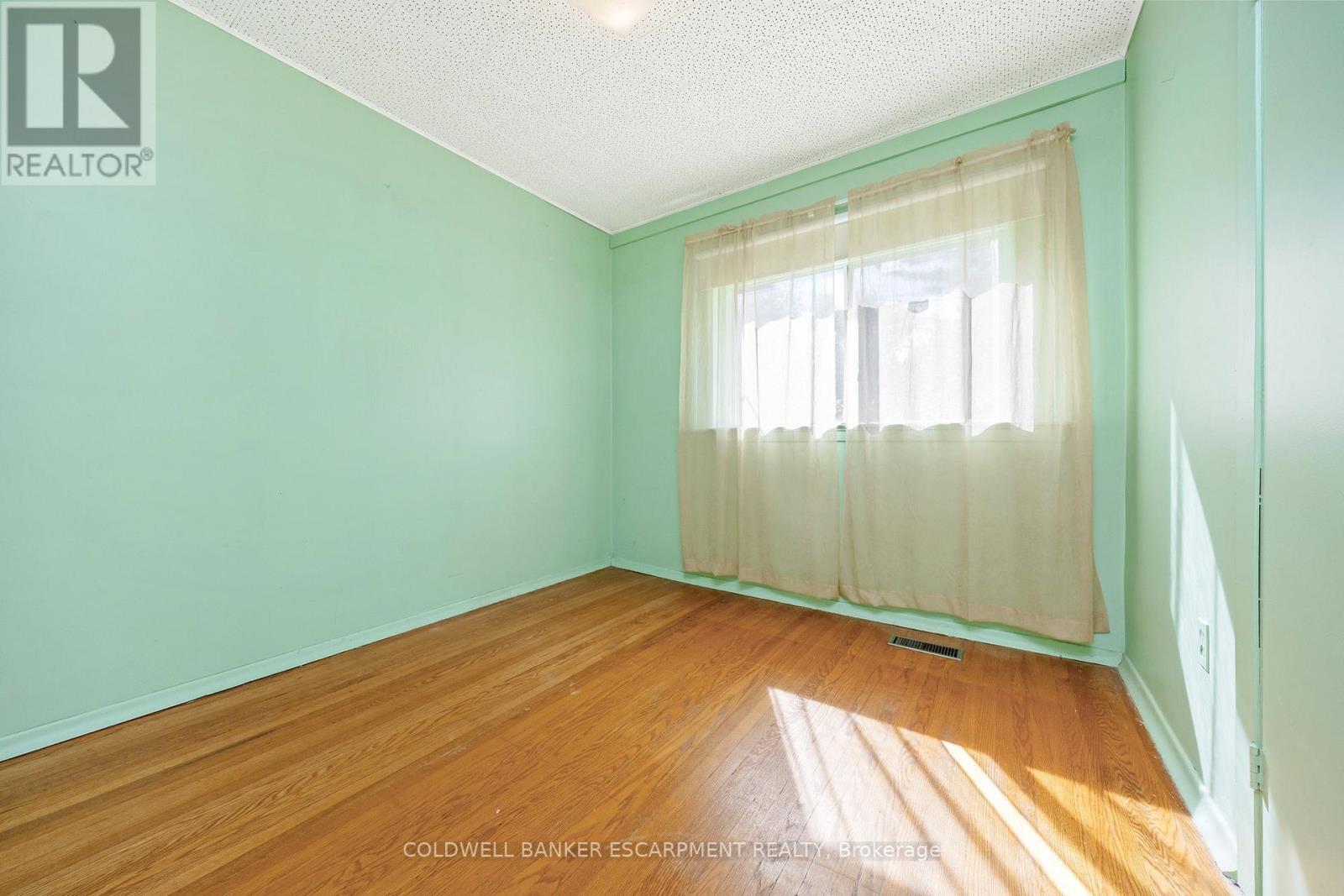 96 Churchill Road, Halton Hills, Ontario  L7J 2J4 - Photo 19 - W12434169
