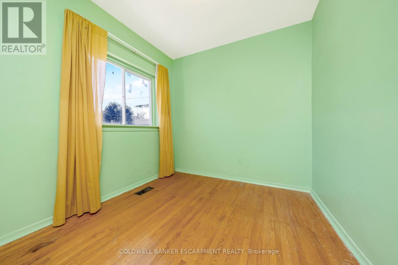 96 Churchill Road, Halton Hills, Ontario  L7J 2J4 - Photo 20 - W12434169
