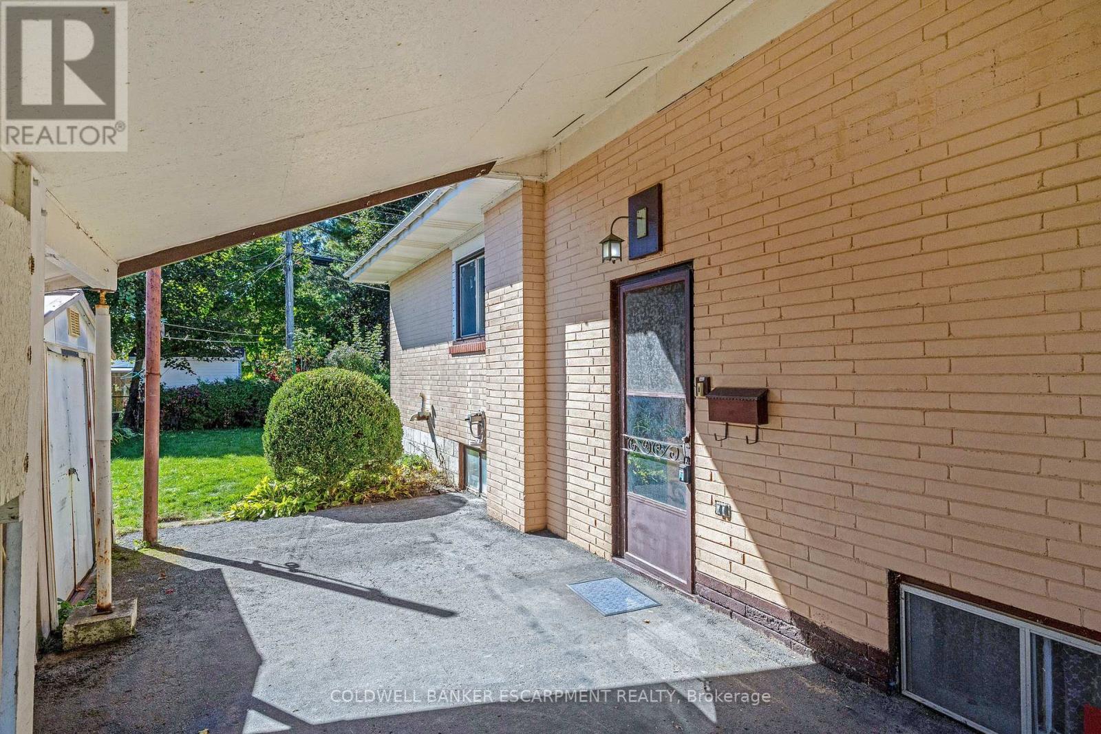 96 Churchill Road, Halton Hills, Ontario  L7J 2J4 - Photo 4 - W12434169