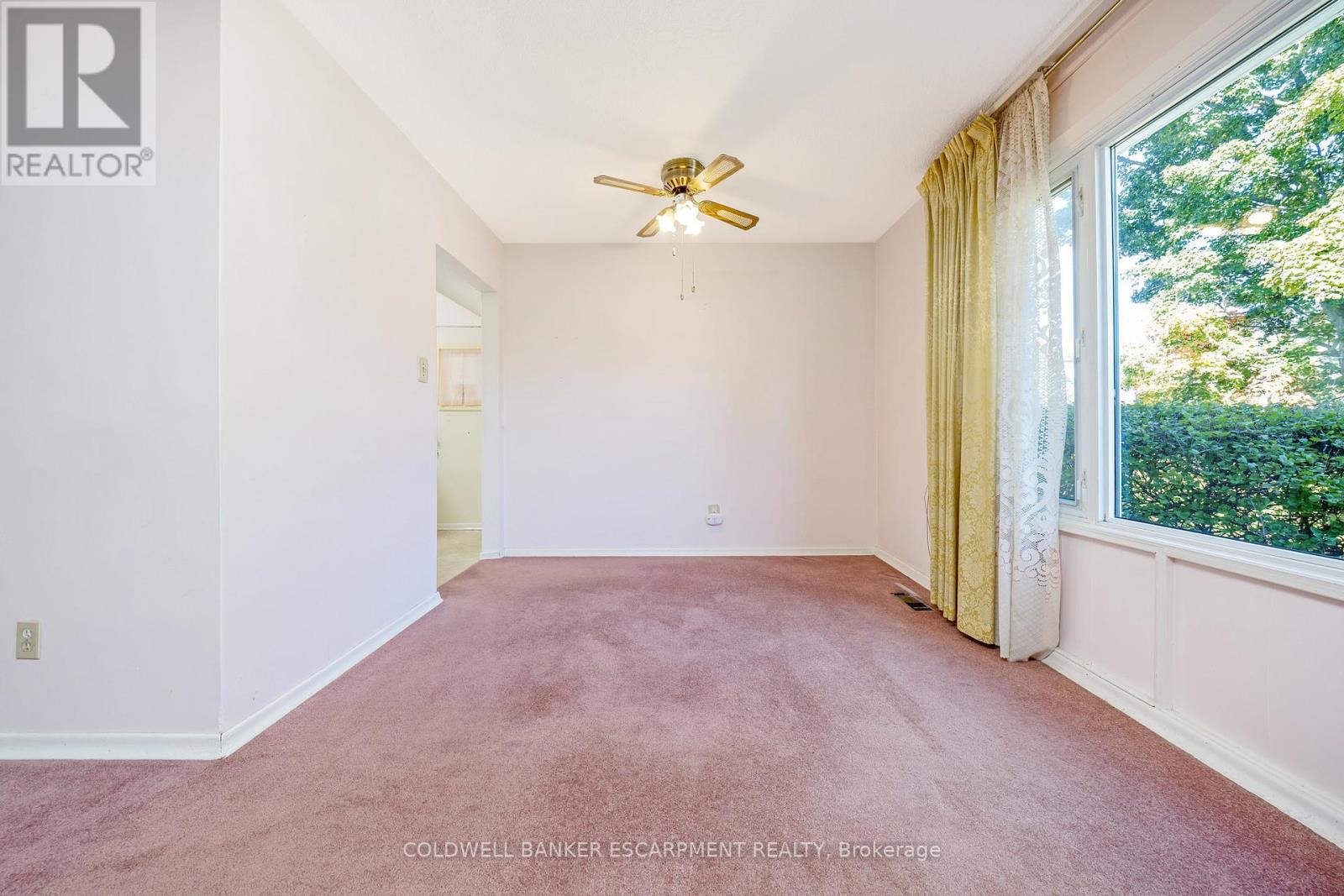 96 Churchill Road, Halton Hills, Ontario  L7J 2J4 - Photo 9 - W12434169