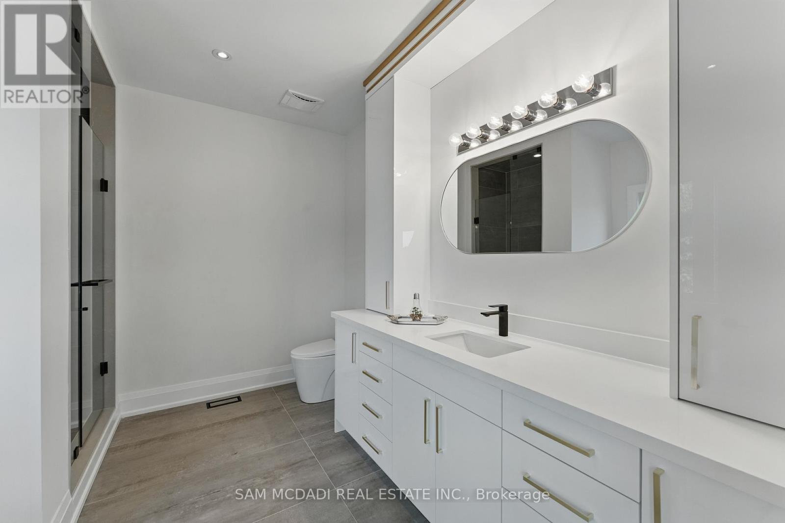 1037 Meredith Avenue, Mississauga, Ontario  L5E 2C6 - Photo 23 - W12434170
