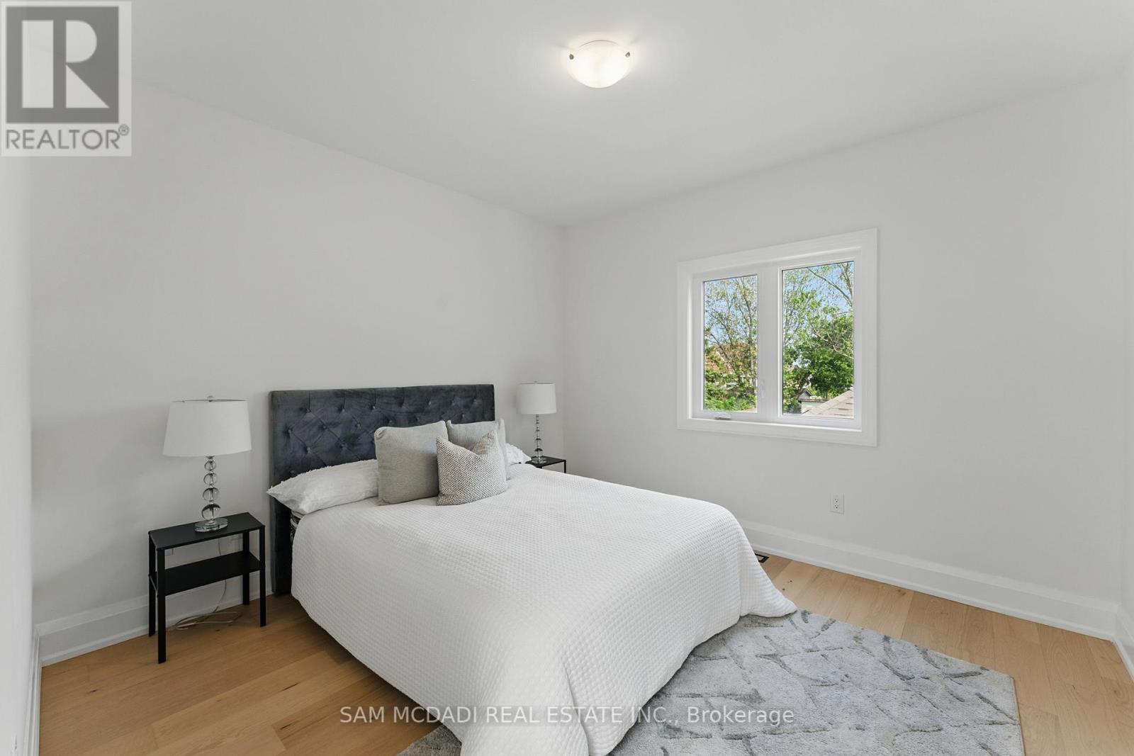 1037 Meredith Avenue, Mississauga, Ontario  L5E 2C6 - Photo 25 - W12434170