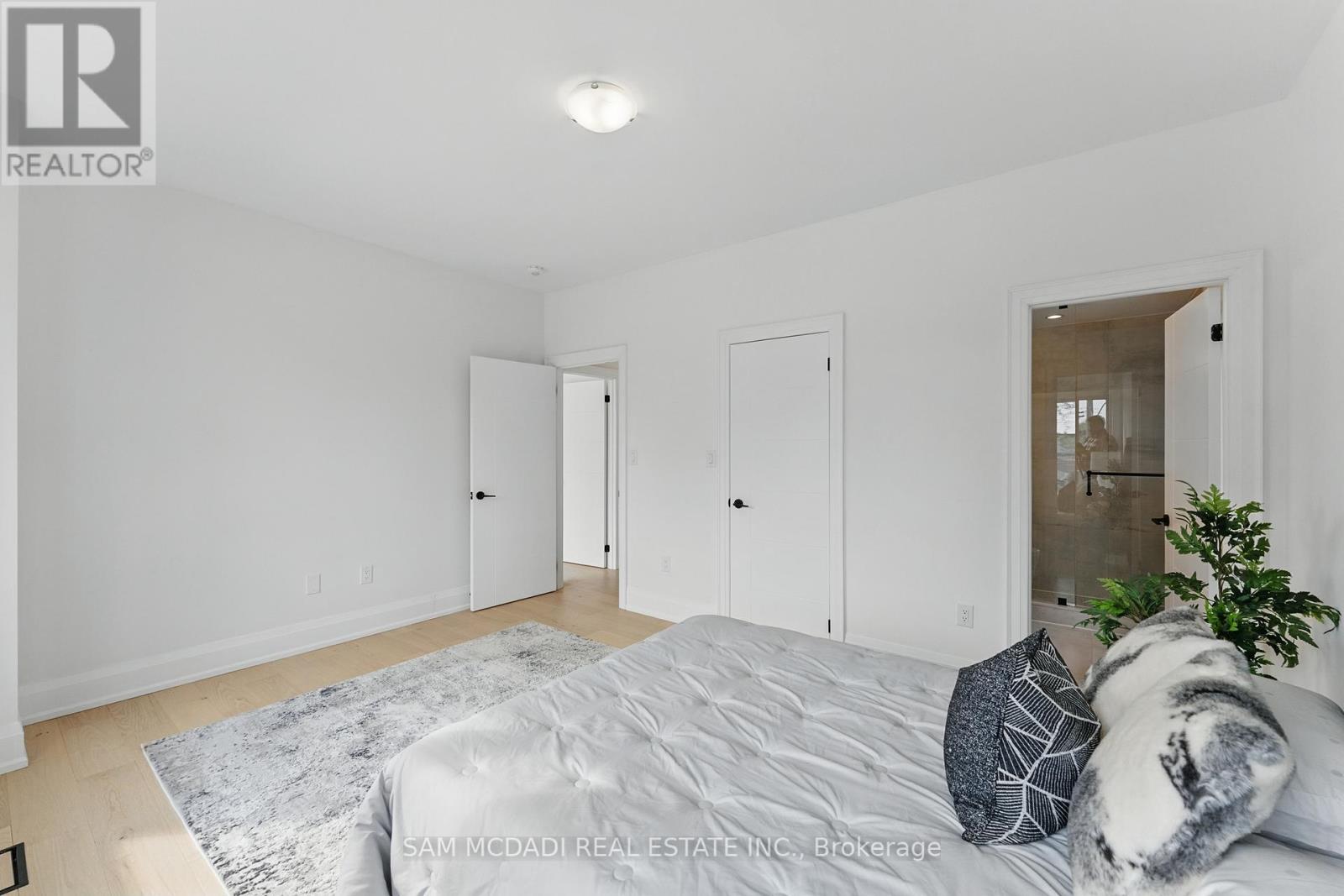 1037 Meredith Avenue, Mississauga, Ontario  L5E 2C6 - Photo 29 - W12434170