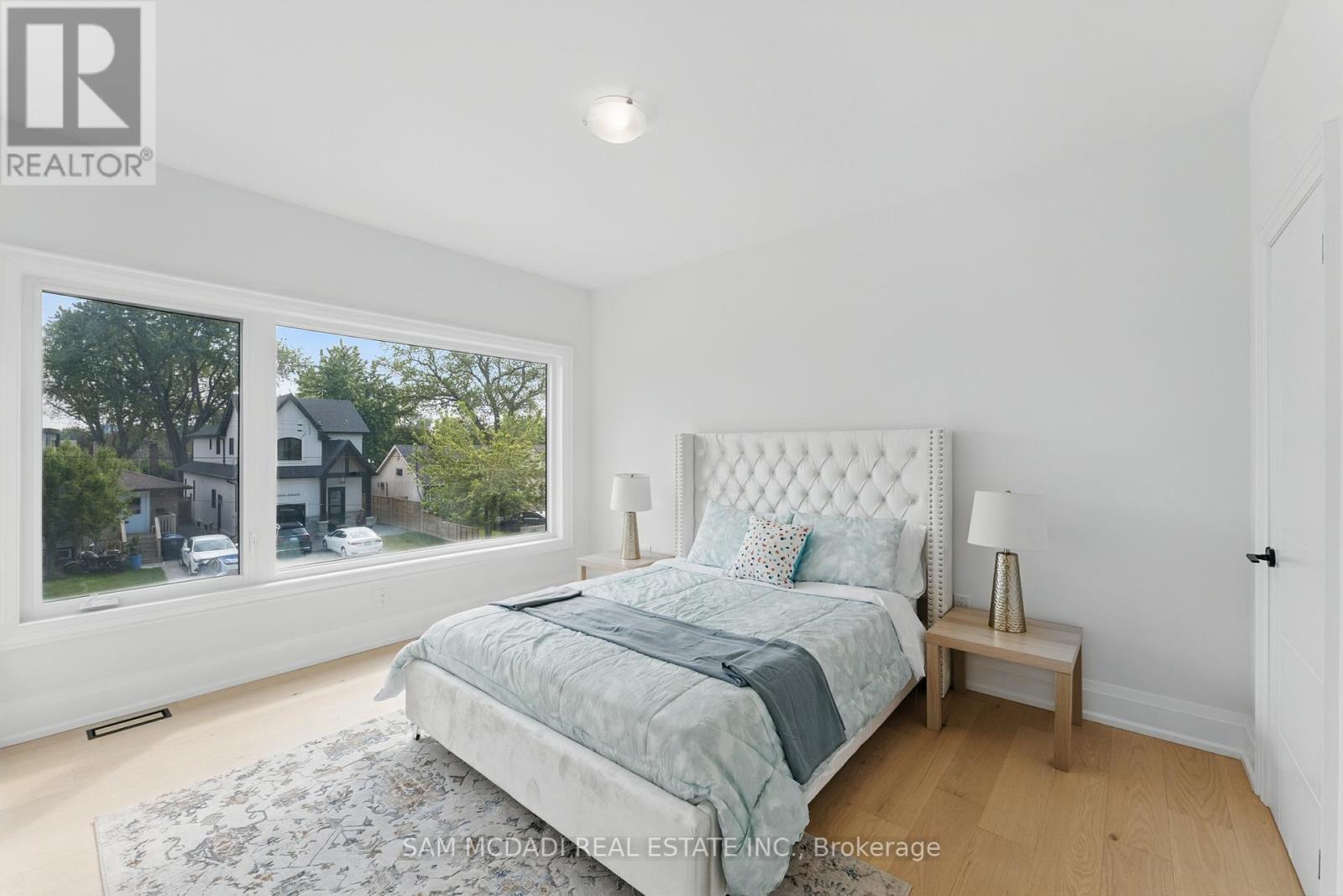 1037 Meredith Avenue, Mississauga, Ontario  L5E 2C6 - Photo 31 - W12434170