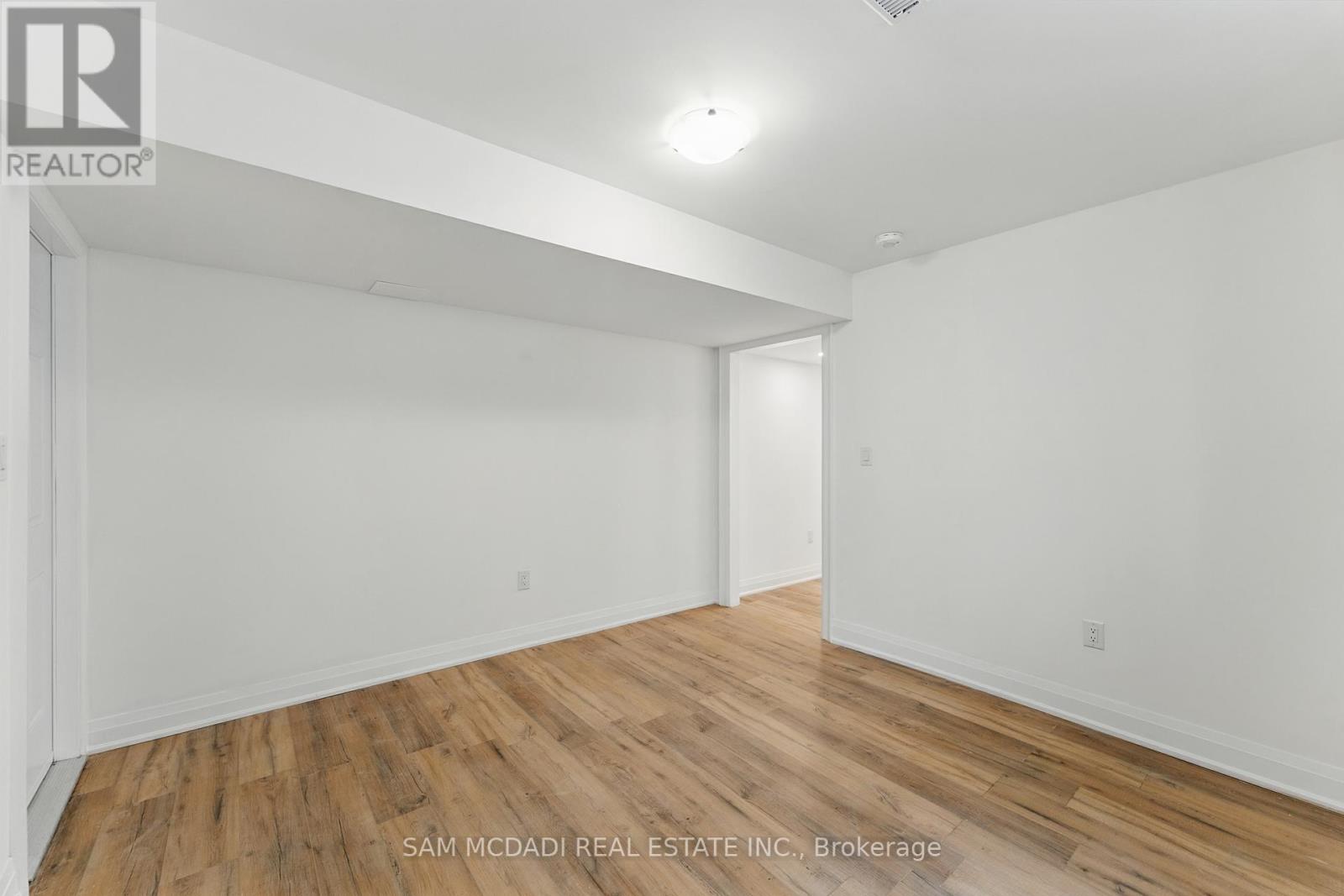 1037 Meredith Avenue, Mississauga, Ontario  L5E 2C6 - Photo 44 - W12434170