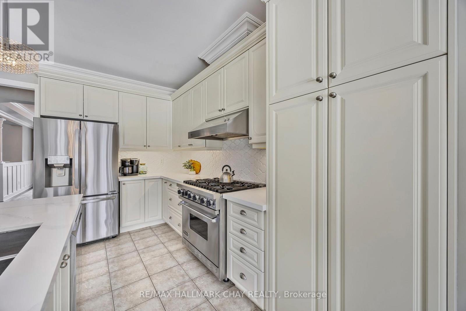 16 Basswood Drive, Wasaga Beach, Ontario  L9Z 0A9 - Photo 11 - S12434220