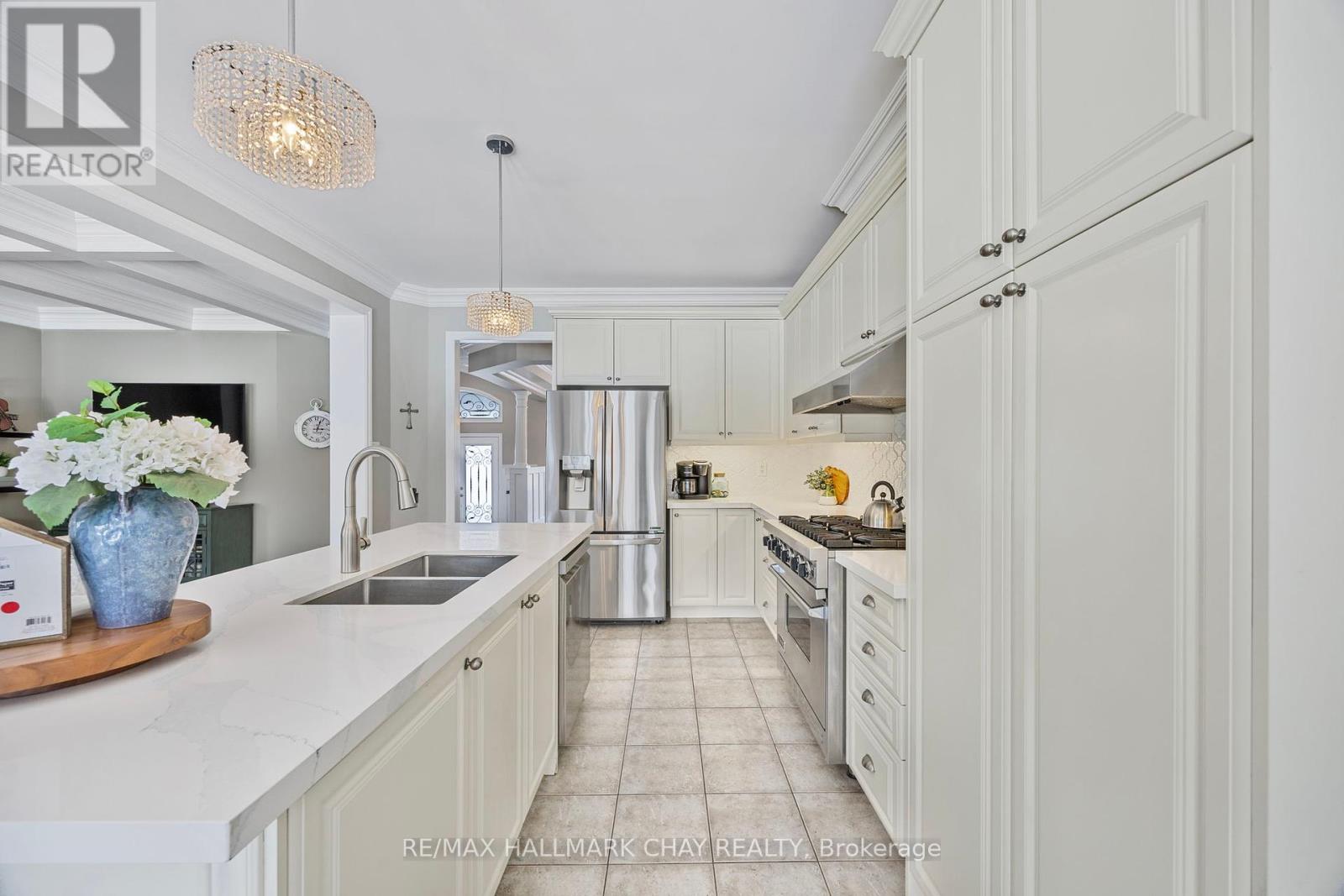 16 Basswood Drive, Wasaga Beach, Ontario  L9Z 0A9 - Photo 12 - S12434220